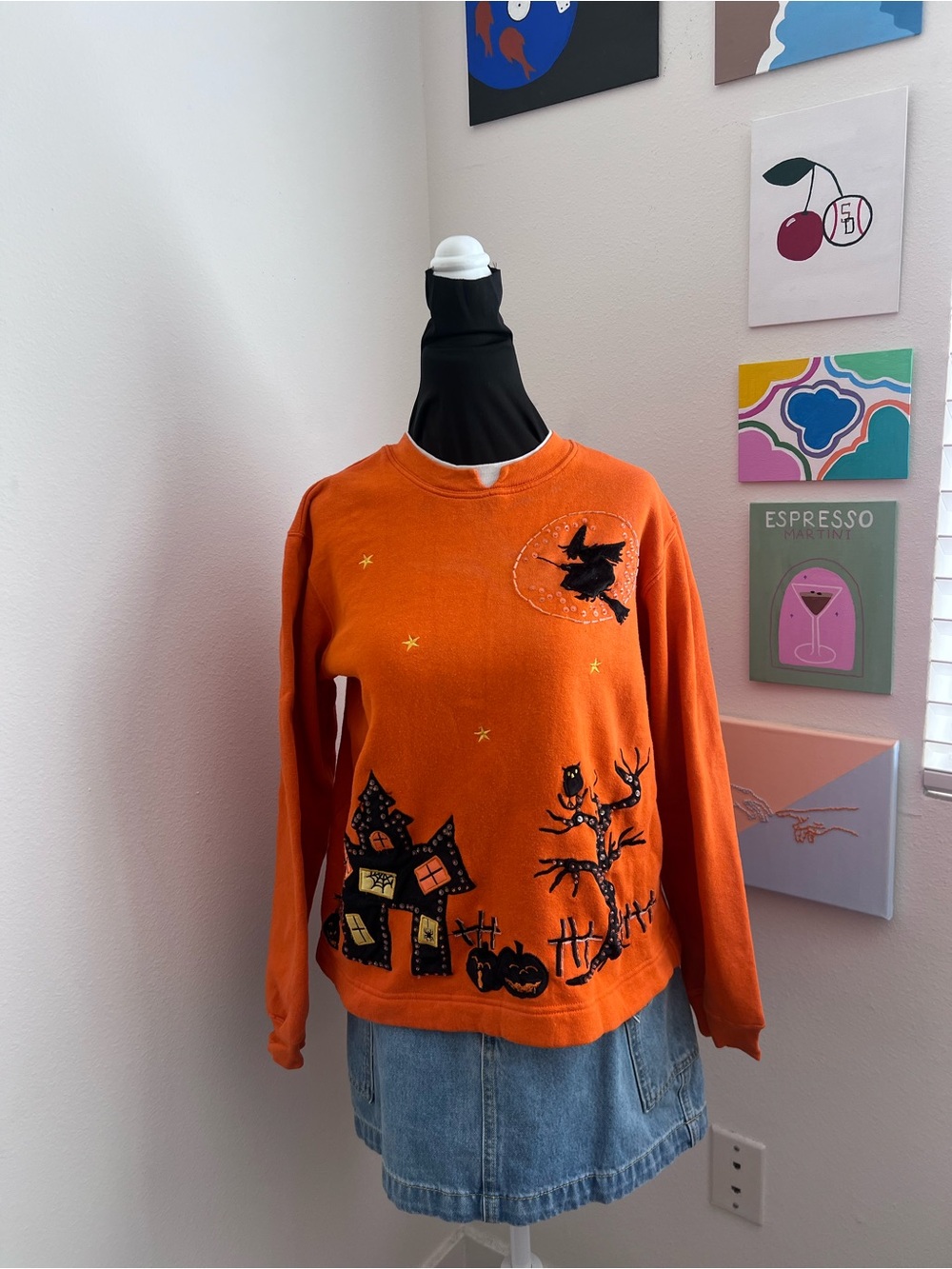 White Stag Halloween Witch Haunted House Pumpkin Sweatshirt – Size S